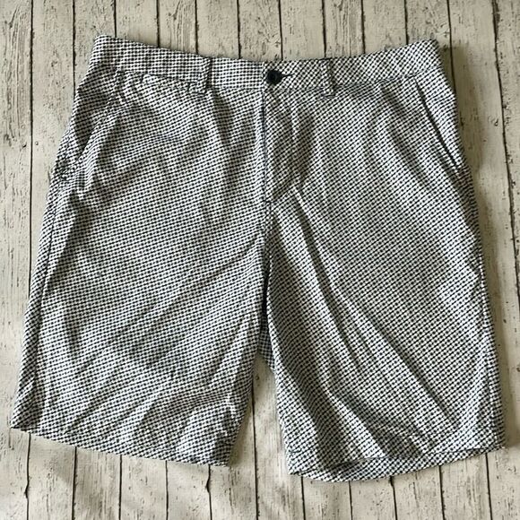 JOHNNIE O Czervik Floral Flat Front Shorts Preppy Golf Casual Effortless - Picture 3 of 8